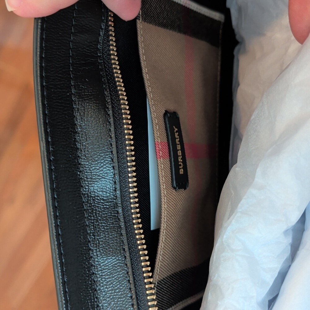 NWT Authentic Burberry Banwell Bag - Picture 8 of 9